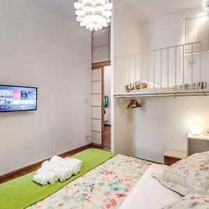 elegant-apartment-behind-the-colosseum.it-romehotels.com/