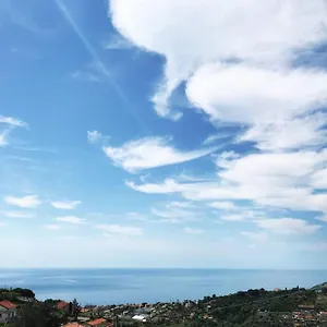 appartamento-in-collina-con-vista-mare.hotelitalianriviera.com/