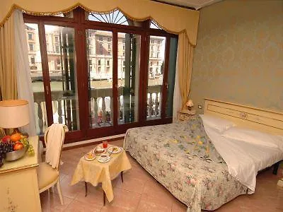 Hotel Canal & Walter Венеция